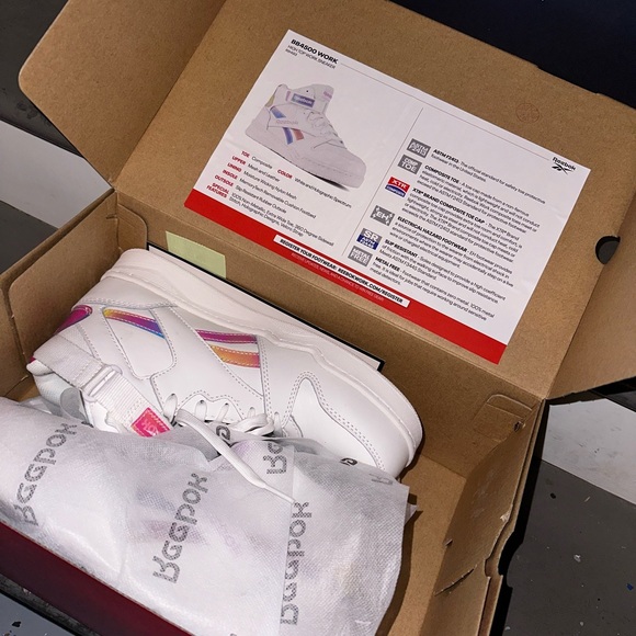 Women’s Reebok 8.5 - Picture 2 of 4